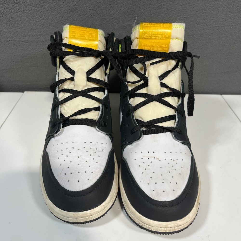 Nike Air Jordan 1 Retro High OG Volt Gold Kids 5.5Y White Black 575441-118 - Picture 2 of 7